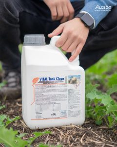 Curata met-ul de erbicidat cu VITAL Tank Clean
